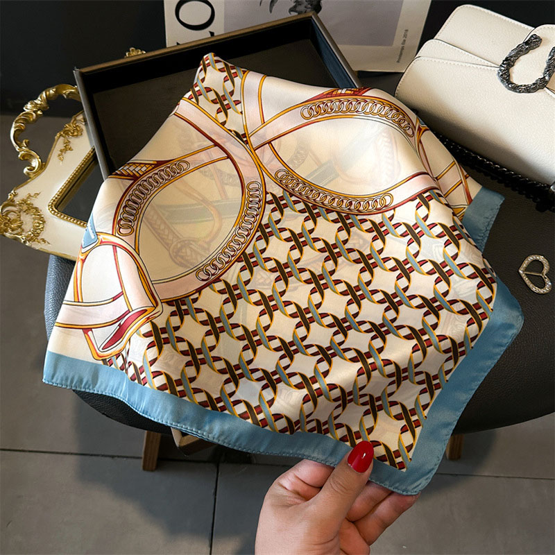 Luxury Female Square Scarf Cha - Luxury Lifestyle Women 评论和价格